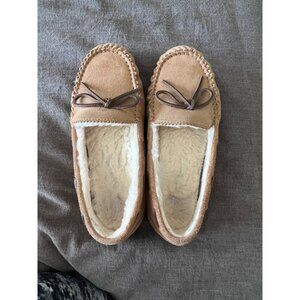 Womens Tan Suede Moccasin Slippers With Faux Fur Lining & Bow Accent